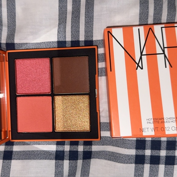 NARS Hot Escape Cheek Palette - Vibrant Pink, Rich Brown, Shimmering Gold - Picture 1 of 2